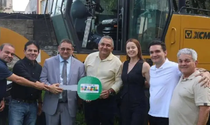 Água Azul do Norte: Vandin e Eráclito recebem frota de motoniveladoras de Celso Sabino