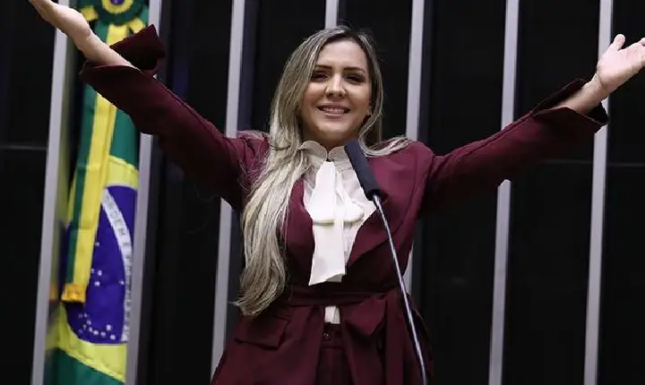 Andréia Siqueira lança pré-candidatura no próximo dia 30 de julho