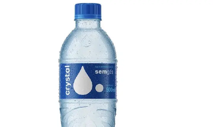 Anvisa manda recolher lote da água Crystal após detectar bactéria em garrafas de 500 ml