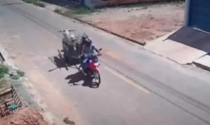 Até o lixo ganhou carona: ladrões levam lixeira após invadir residência em Canaã