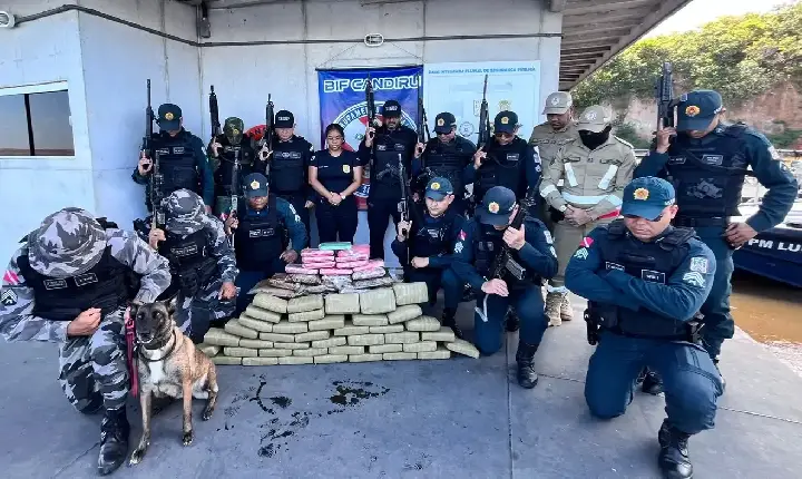 Base Fluvial Candiru apreende 66 quilos de drogas em embarcação em Óbidos