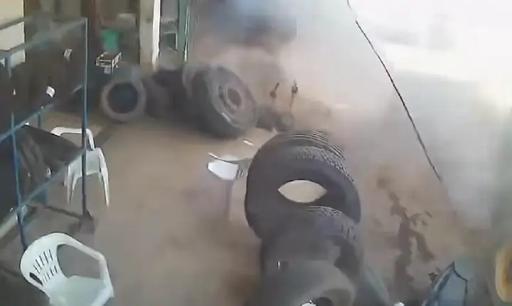 Borracheiro fica gravemente ferido após explosão de pneu em Eldorado do Carajás