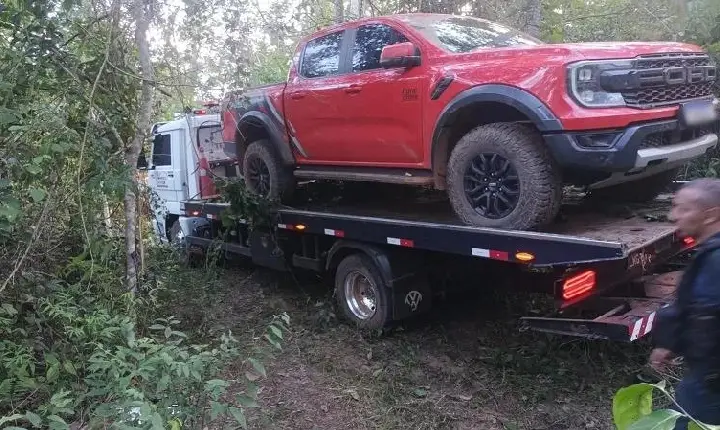 Caminhonete roubada em Eldorado do Carajás é recuperada em área de mata