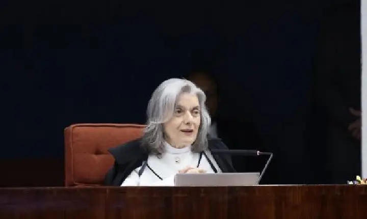 Cármen Lúcia anuncia saída antecipada da presidência do TSE