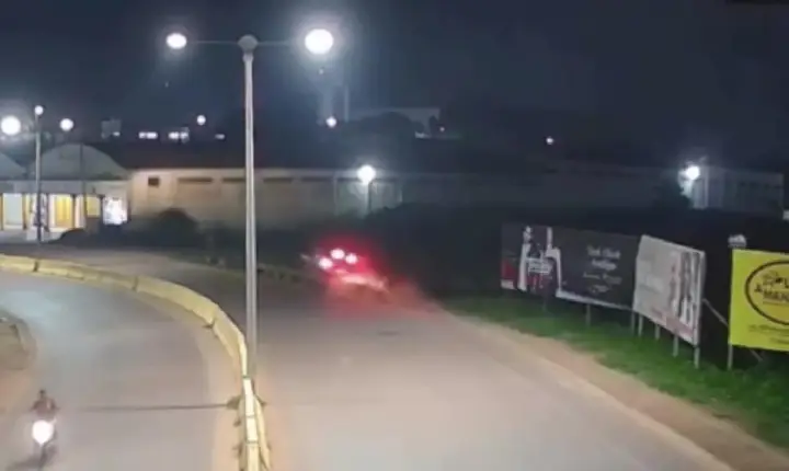 Carro cai em córrego e família fica ferida em Itaituba