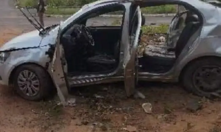 Carro colide com ônibus e deixa quatro adolescentes feridos em Araguaína