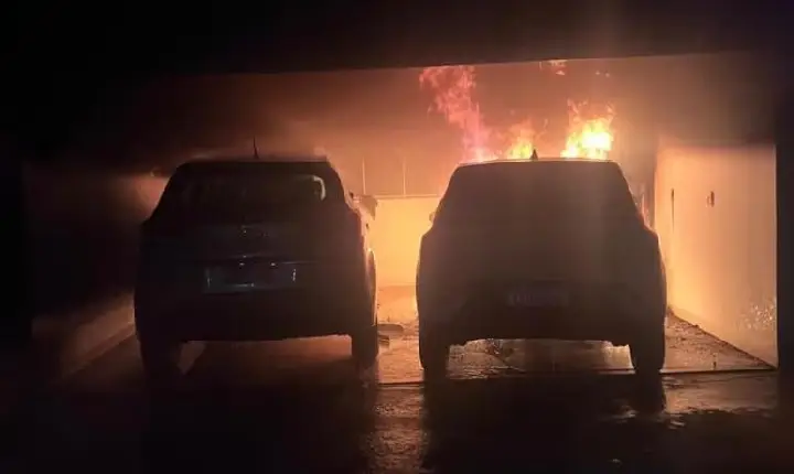 Carro elétrico em carregamento pega fogo em garagem de residência em Palmas