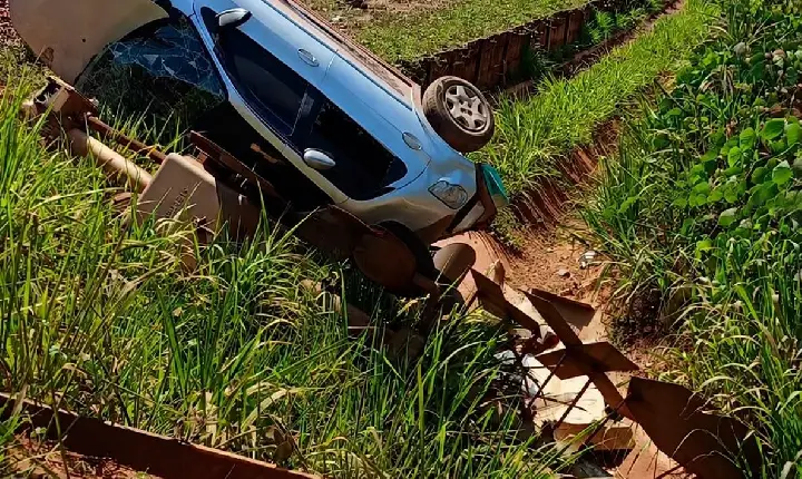 Colisão entre carro e trem da Vale deixa casal gravemente ferido em Parauapebas