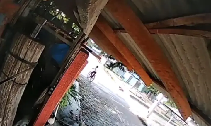 Criança de bicicleta é atropelada e arrastada em Breves