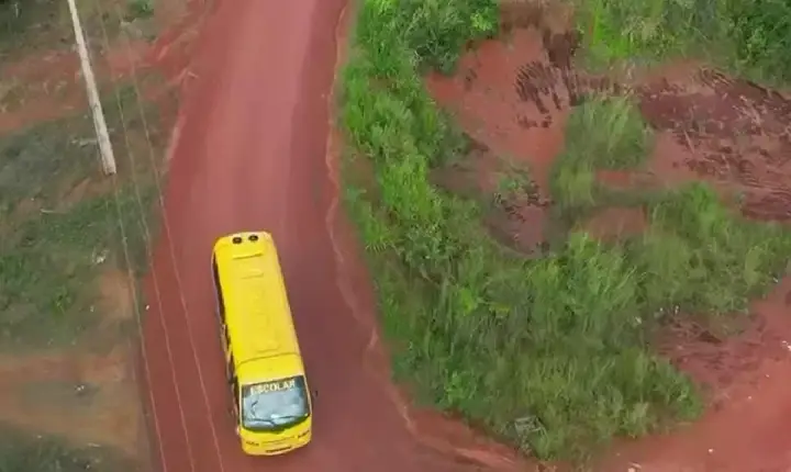 Educação de Pacajá conquista dois novos onibus escolares