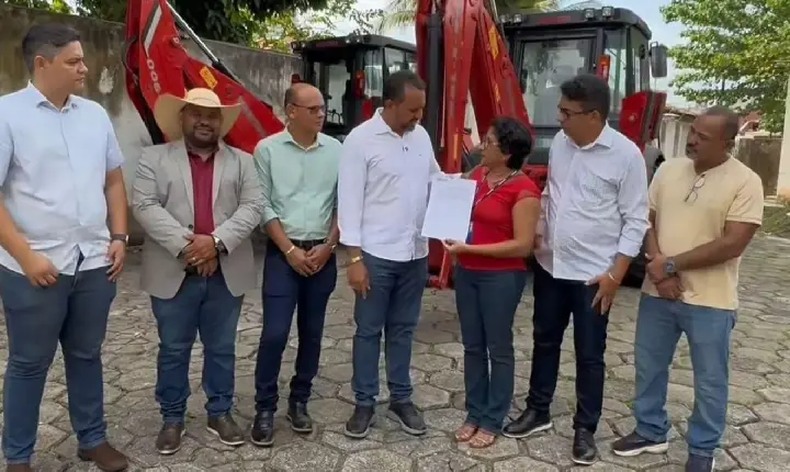 Em Belém, Dr. Rener firma parceria com a Codevasf e garante duas retroescavadeiras para Redenção