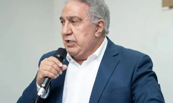 'Eu sou político diferente': Laurez questiona práticas de adversários e critica a saúde no Tocantins