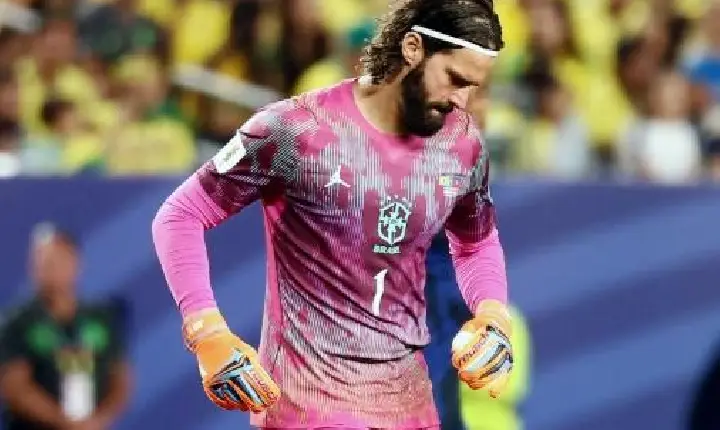 Fifa muda uniforme de goleiros do Brasil após pedido da CBF e troca cor vermelha por verde na Copa