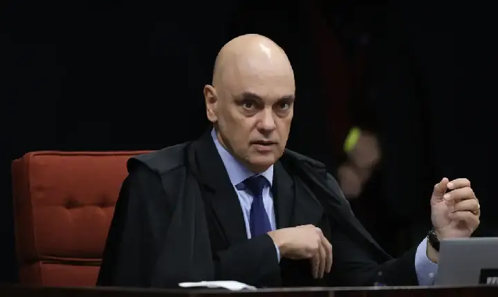 Flávio Bolsonaro pede ao STF que declare Moraes suspeito para julgar Vorcaro e caso Master