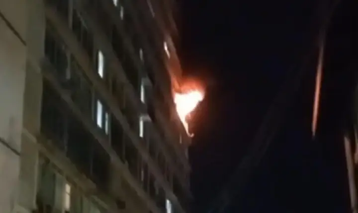 Incêndio atinge prédio residencial e assusta moradores em Belém