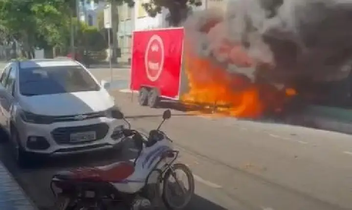 Incêndio destrói trailer de comidas típicas na Marabá Pioneira