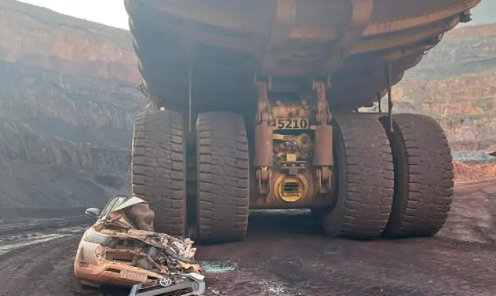 Caminhão da Vale esmaga caminhonete em Parauapebas