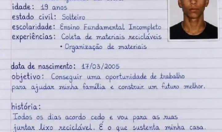 Jovem de 19 anos escreve currículo à mão e emociona internet ao relatar luta por emprego
