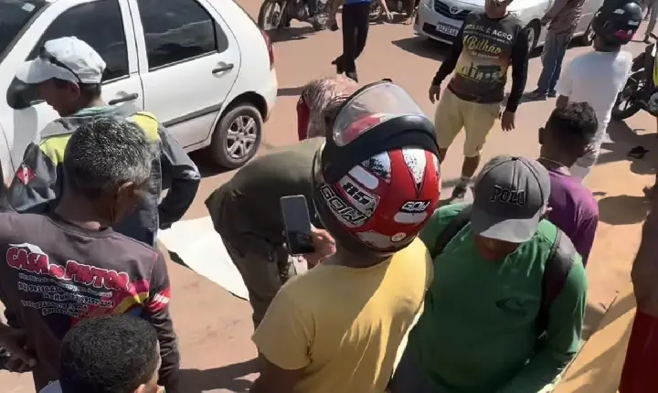 Marido se desespera ao reconhecer corpo da esposa em grave acidente na Transamazônica, em Itaituba