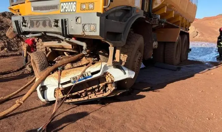 Minas Gerais: trabalhador morre após caminhão-pipa esmagar caminhonete em mina