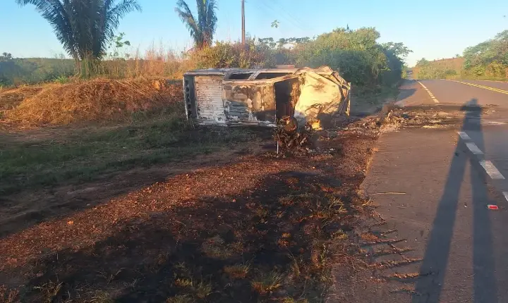 Motociclista morre em acidente na Transamazônica e caminhonete é incendiada em Novo Repartimento
