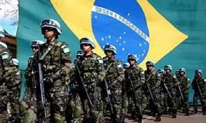 O Brasil em um mundo militarizado