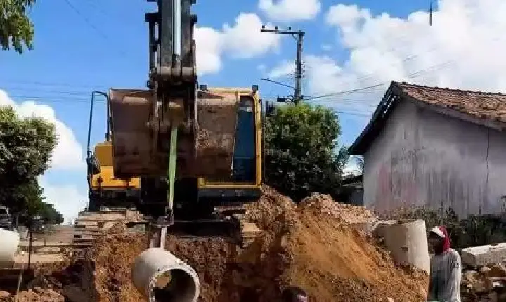 Obra de drenagem avança na Rua Duque de Caxias em Xinguara