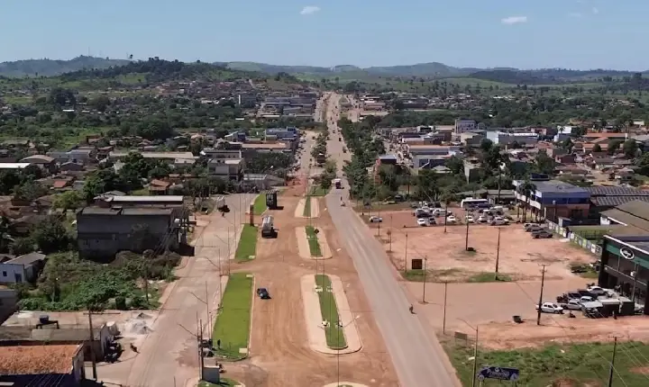 Obra de revitalização da entrada do bairro Novo Horizonte alcança 90% de execução em Pacajá