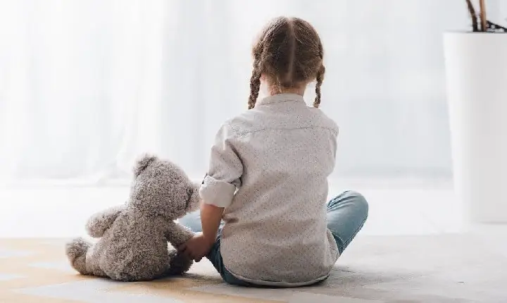 Órfãos de vítimas de feminicídio passam a ter direito a pensão especial do INSS