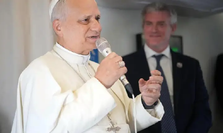 Papa Leão XIV diz que Vaticano não apoia bênção formal a casais homossexuais