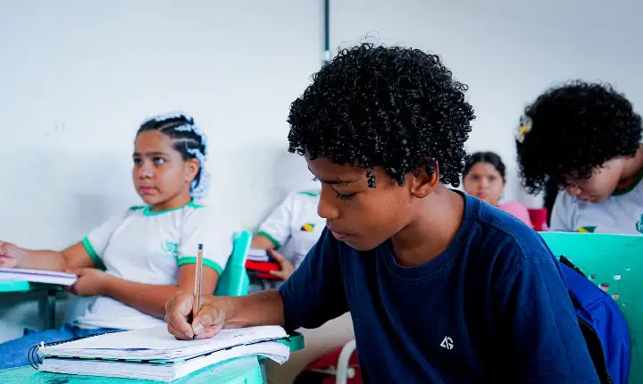 Parauapebas salta de 49% para 59% na alfabetização e avança 10 pontos em um ano