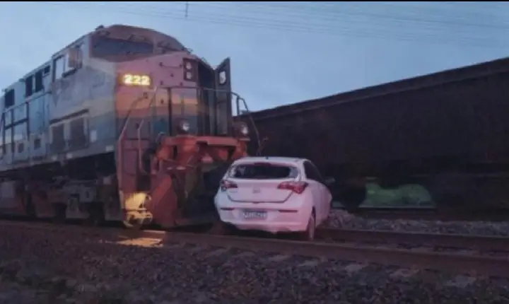 Parauapebas: trem atinge carro na Estrada de Ferro Carajás