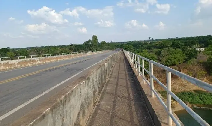 PERIGO: ponte sobre o Rio Araguaia, entre Palestina e Araguatins, está interditada