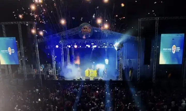 Praia do Pontão reúne multidão em fim de semana com show de Mc Jacaré e Amado Batista