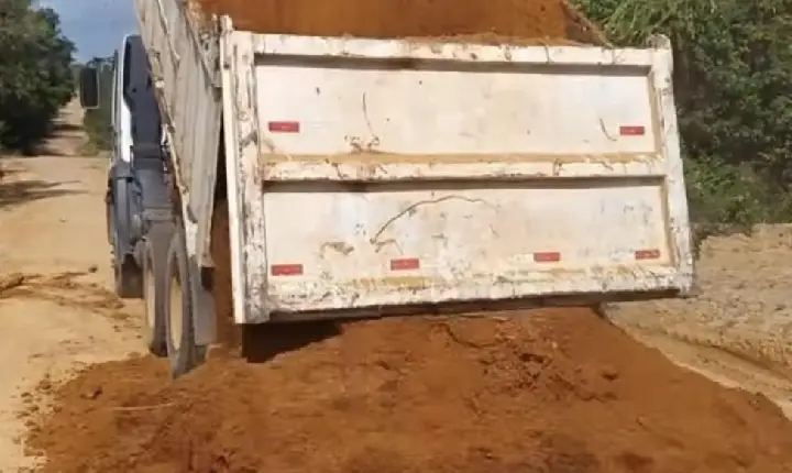 Prefeitura de Breu Branco inicia obras de piçarramento na PA-151, no trecho da Vila Jutaí