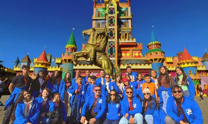 Premiando a educação: Godoy e alunos destaque de Itupiranga chegam ao Beto Carrero World