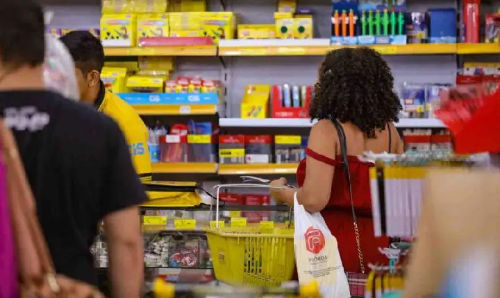 Procon Pará orienta consumidores sobre itens abusivos na lista de material escolar