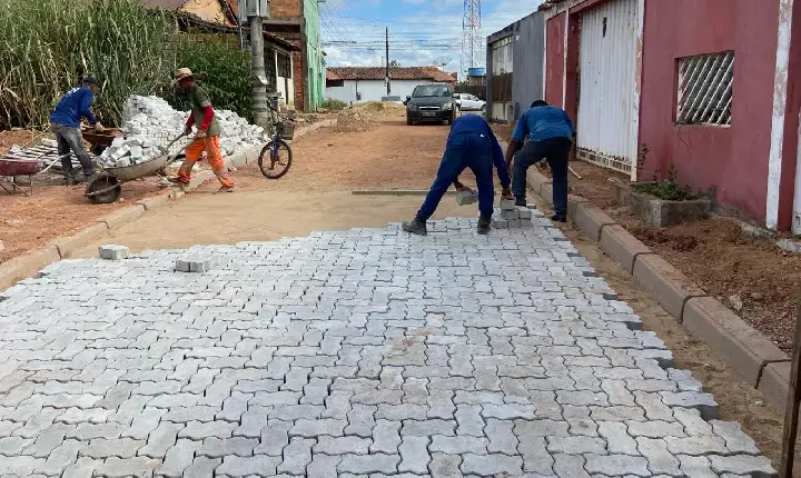 Programa Ação Marabá avança na Folha 28 e leva pavimentação a ruas que aguardavam obras há décadas