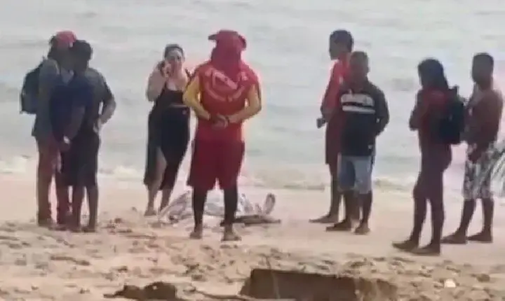 Raio atinge casal em praia e uma pessoa morre na Ilha de Outeiro