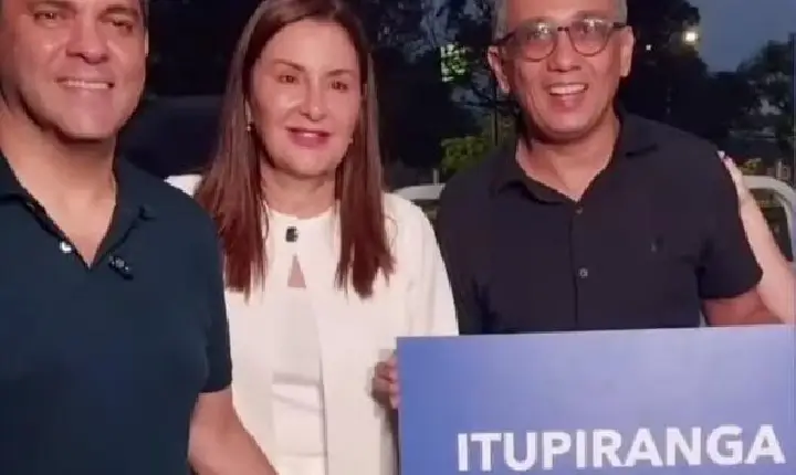 Representando Itupiranga, Aguiberto Alves recebe triciclos destinados à produção agrícola