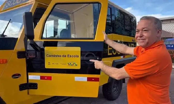 Russinho garante ônibus 4x4 para os alunos da zona rural de Goianésia do Pará