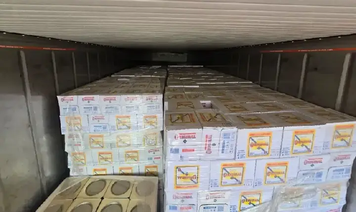 Sefa apreende carga de bebidas escondida sob notas de tinta em Conceição do Araguaia