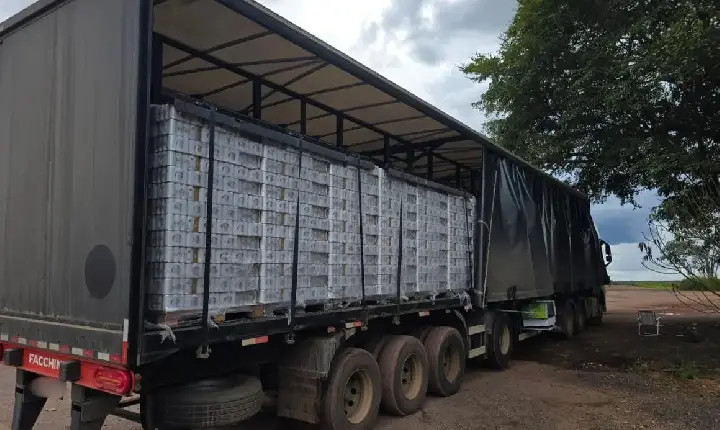 Sefa apreende dois caminhões com açaí e cerveja que seguiam para Canaã dos Carajás