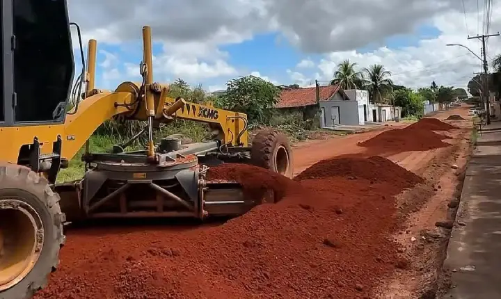 Setores Independência e Novo Horizonte recebem serviços da Secretaria de Obras de Redenção