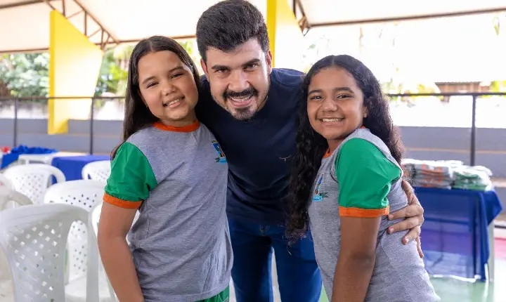 Tá na conta! Prefeito André Rezende paga salários e 1/3 de férias aos servidores da Educação em Pacajá