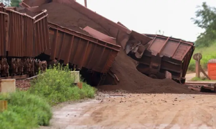 Trem de carga descarrila na Estrada de Ferro Carajás no Maranhão
