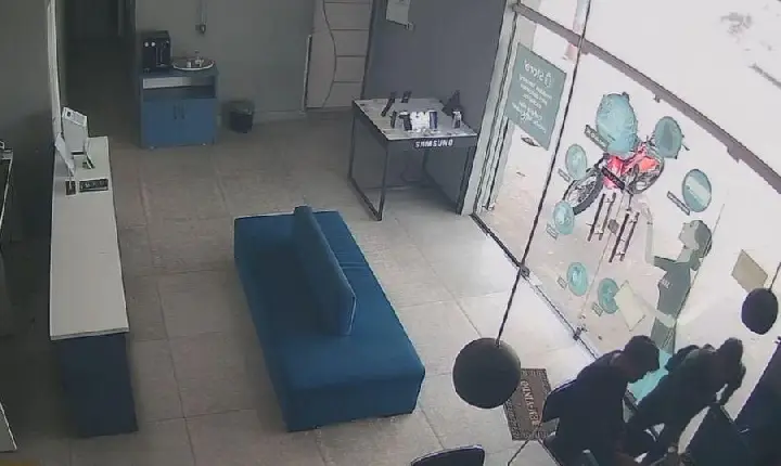 Trio é preso por assaltar loja de celulares em Marituba