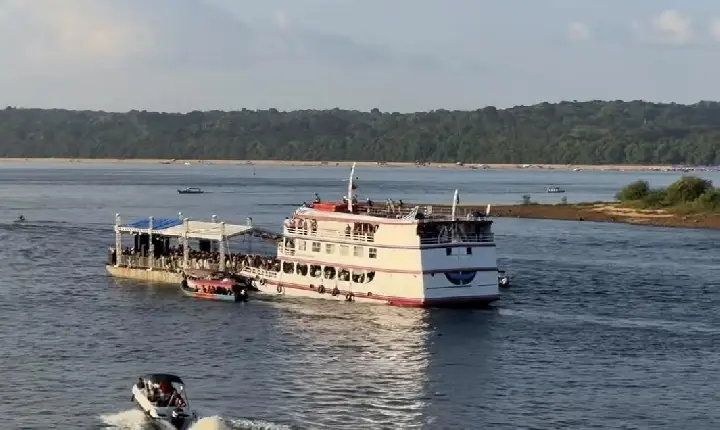 Tucuruí a Bordo: balsa com música ao vivo no Rio Tocantins vira atração do verão