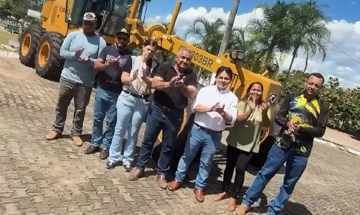 Vandin e Eráclito recebem patrol e ônibus escolar zero-quilômetro para Água Azul do Norte