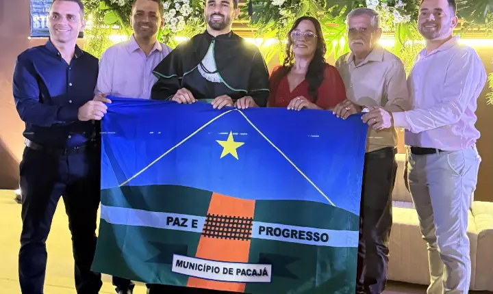 Vice-prefeito de Pacajá participa da formatura do irmão em Medicina e celebra conquista da família em Araguaína